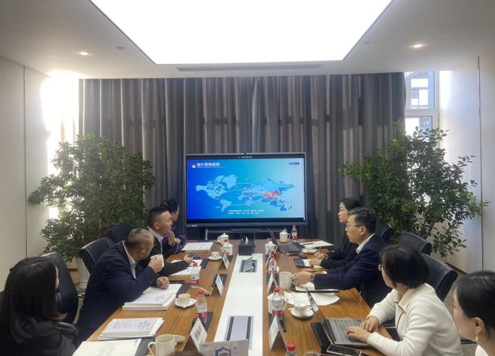 赛酷体育京能新能源董事长曹金方成为中邦电动汽车百人会新理事！(图2)