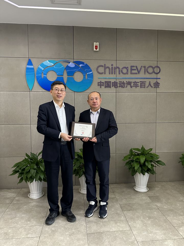赛酷体育京能新能源董事长曹金方成为中邦电动汽车百人会新理事！(图3)