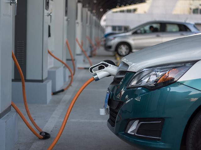 动力电池代价或暴跌新能源汽车“骨折价”时间来了？赛酷体育