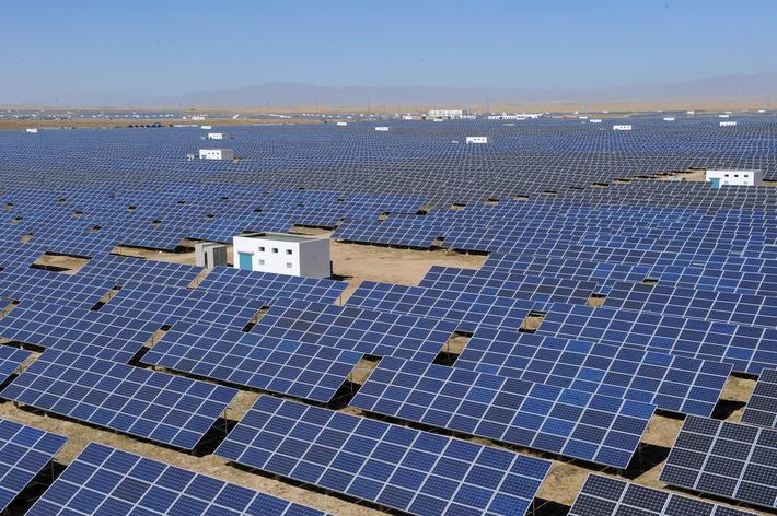 赛酷体育190-220GW本年邦内光伏新增装机预期持平存量方式下头部企业更具上风？